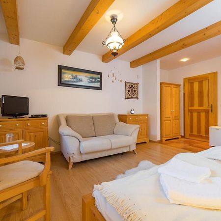 Valasske Chalupy Kycerka Hotel Velke Karlovice Bagian luar foto