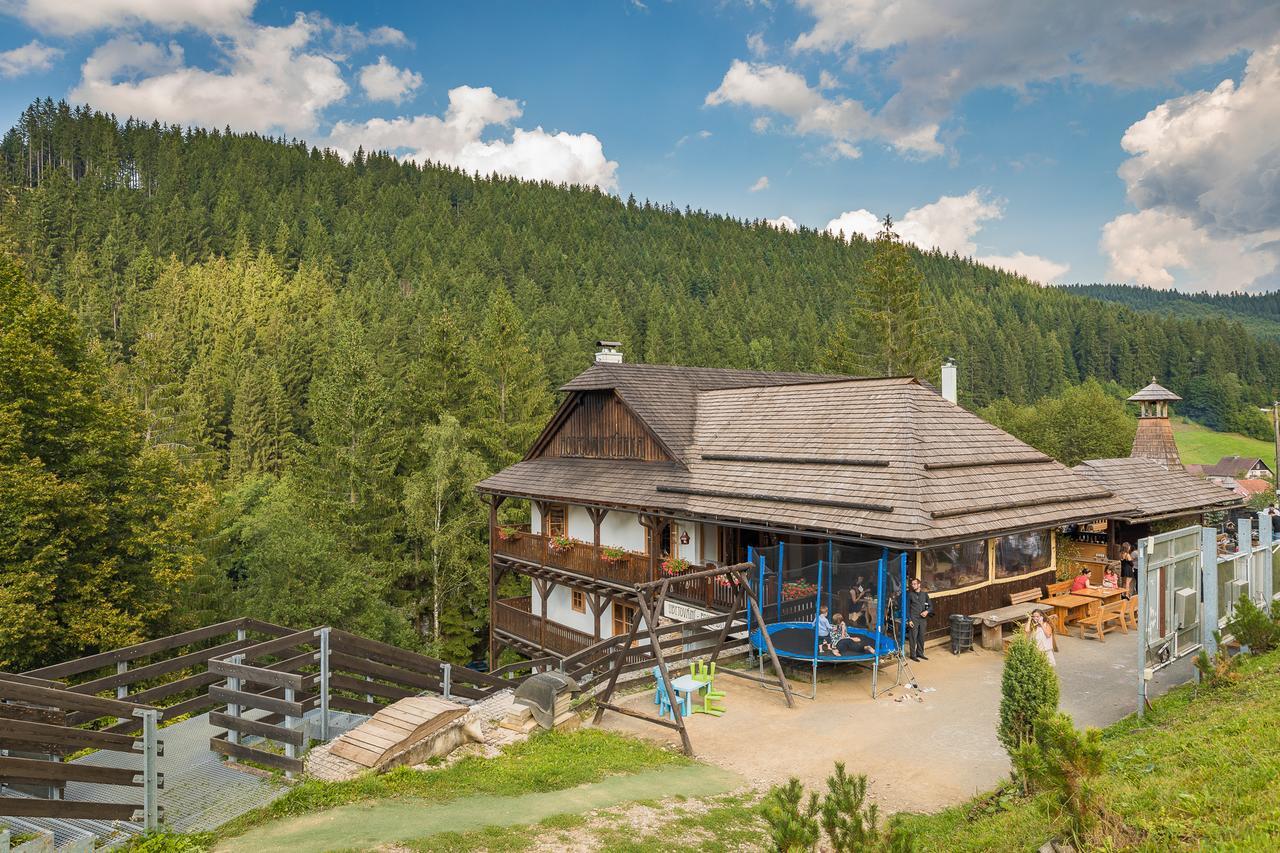 Valasske Chalupy Kycerka Hotel Velke Karlovice Bagian luar foto