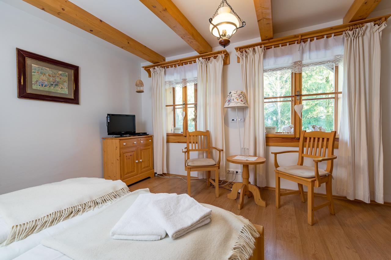 Valasske Chalupy Kycerka Hotel Velke Karlovice Bagian luar foto