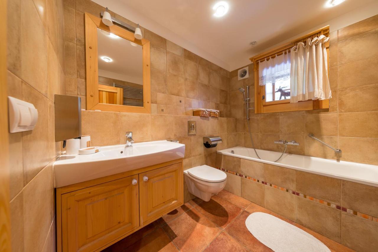 Valasske Chalupy Kycerka Hotel Velke Karlovice Bagian luar foto