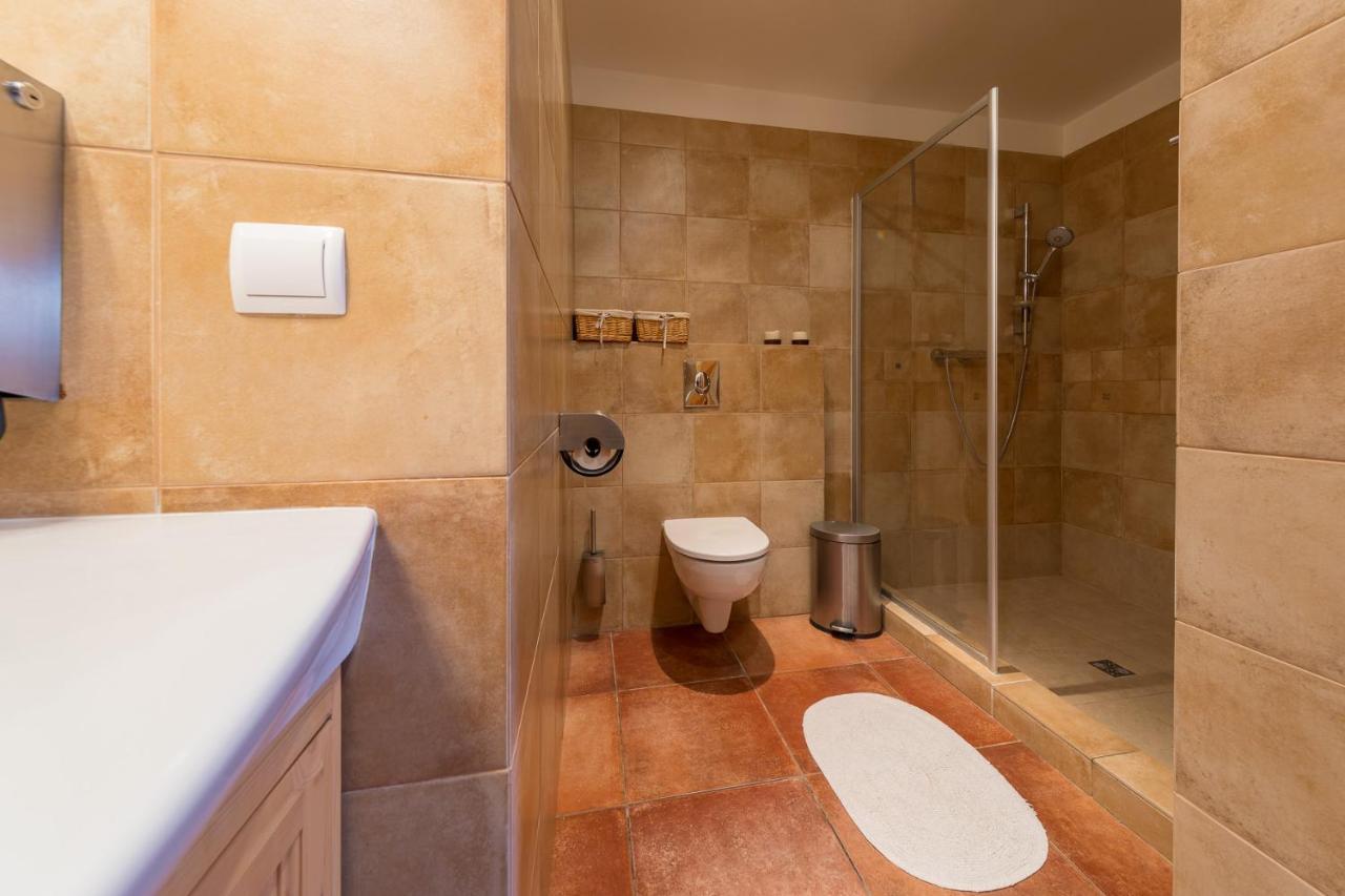 Valasske Chalupy Kycerka Hotel Velke Karlovice Bagian luar foto